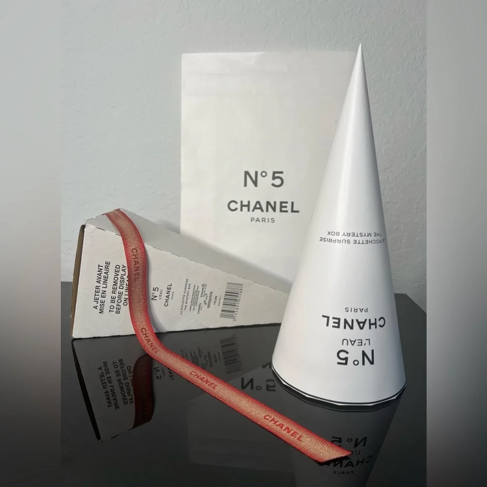 CHANEL N°5 L’EAU The Mystery Box Factory 5 Collection Pochette SET PLUS GIFT BAG - Picture 9 of 9